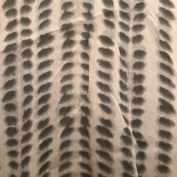 Green spring/summer leafy shirt WORN ONCE - Picture 2 of 4